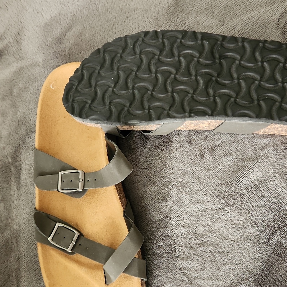 Sandals - Picture 2 of 3